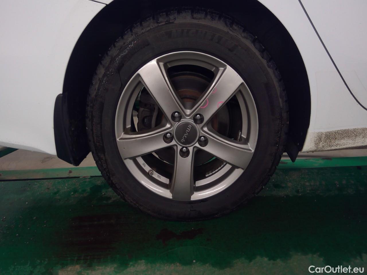  KIA  Cee'd ceed SW 1.6PHEV Advance 5d #10