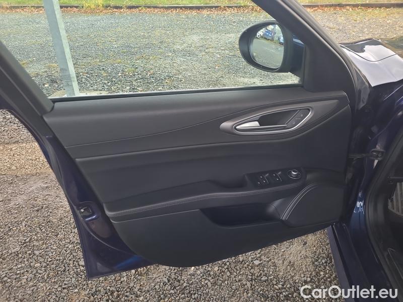  Alfa Romeo  Giulietta Giulia (952) (2016) Giulia 2.2Die210 Veloce AWD AT #27