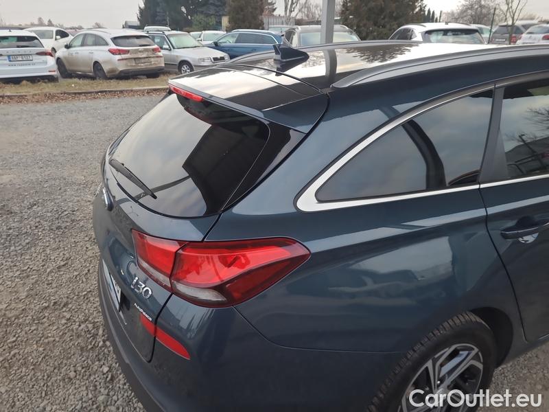  Hyundai  i30   cw (PD)(2017->)  kom.1.5TGDI FamilySmart AT #9