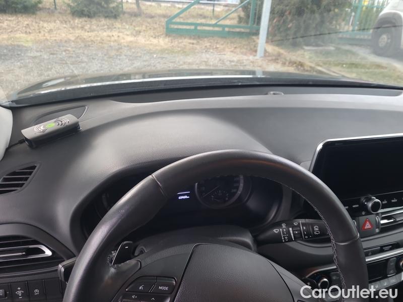  Hyundai  i30   cw (PD)(2017->)  kom.1.5TGDI FamilySmart AT #12