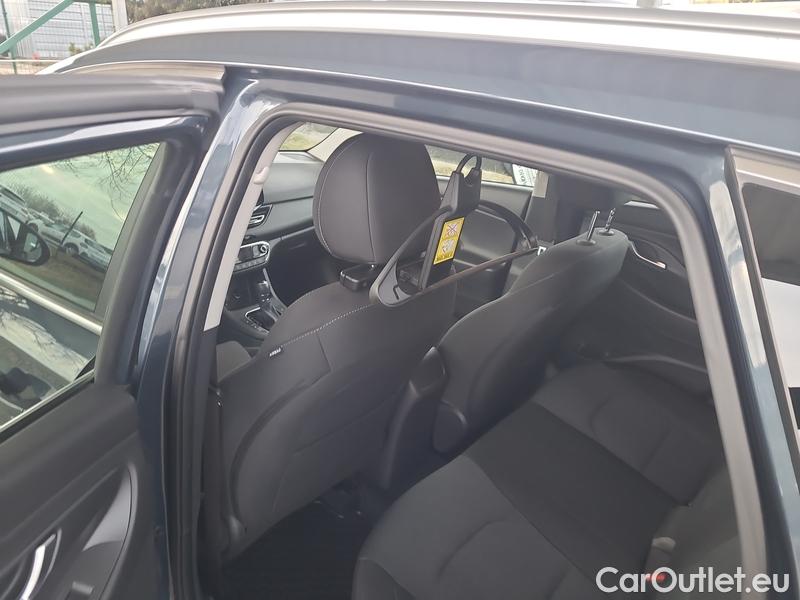  Hyundai  i30   cw (PD)(2017->)  kom.1.5TGDI FamilySmart AT #11