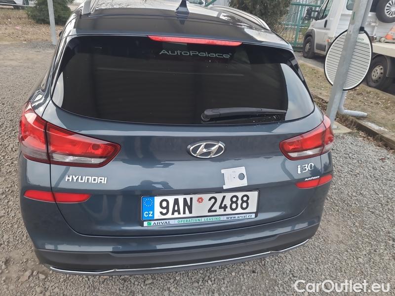  Hyundai  i30   cw (PD)(2017->)  kom.1.5TGDI FamilySmart AT #8