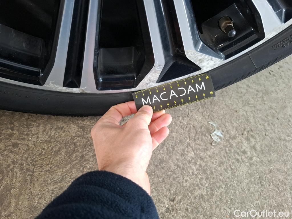  Toyota  Corolla TOYOTA  / 2018 / 5P / Berline Hybride 122h Design #31