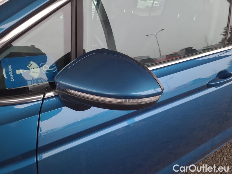  Volkswagen  Touran  (5T1)(2015)- Volkswagen  1.5TSI 110 Marat.Edt.AT #3