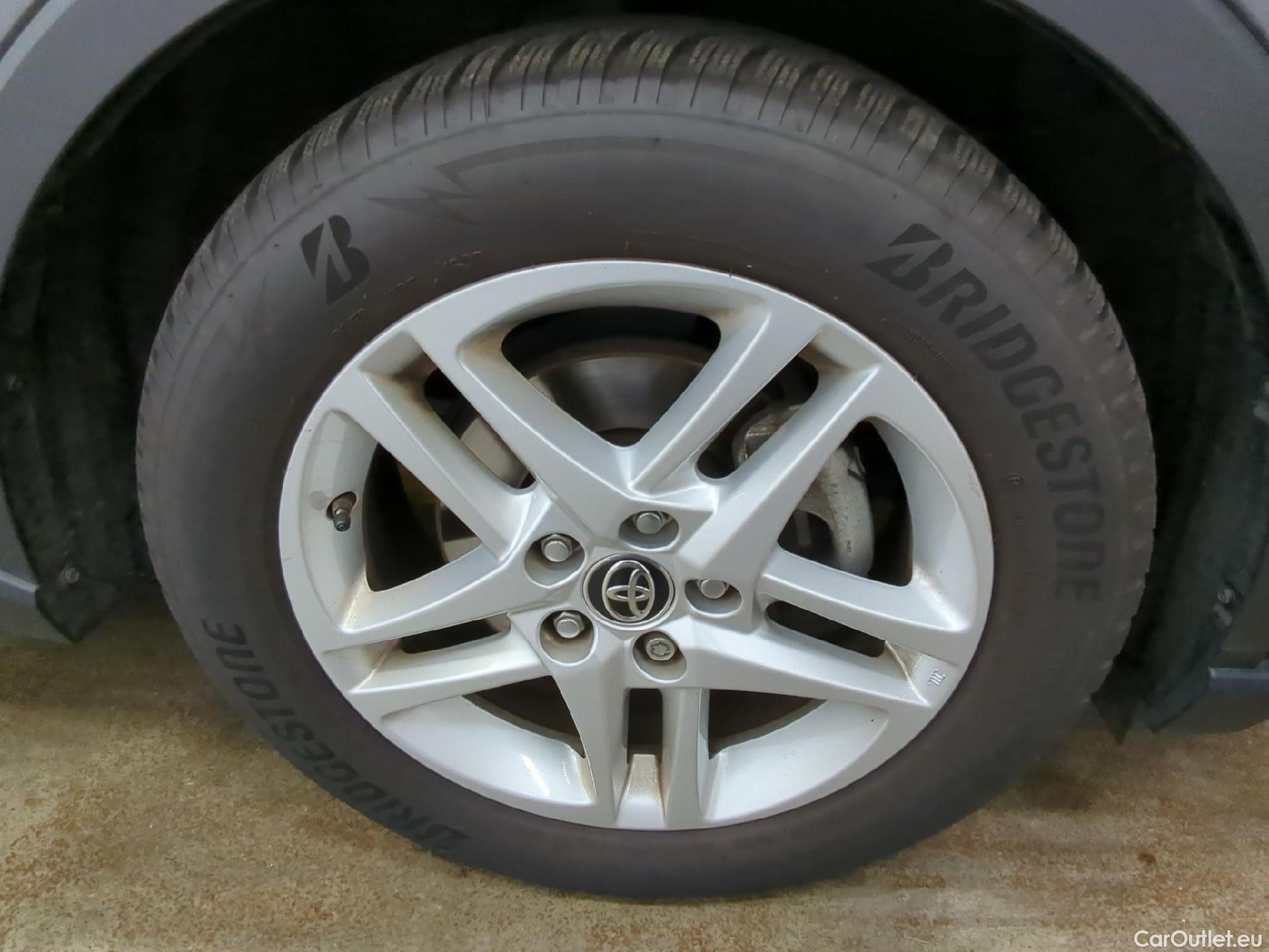  Toyota  C-HR TOYOTA  / 2016 / 5P / SUV 1.8 Hybride 122 Dynamic Business Beyond #1