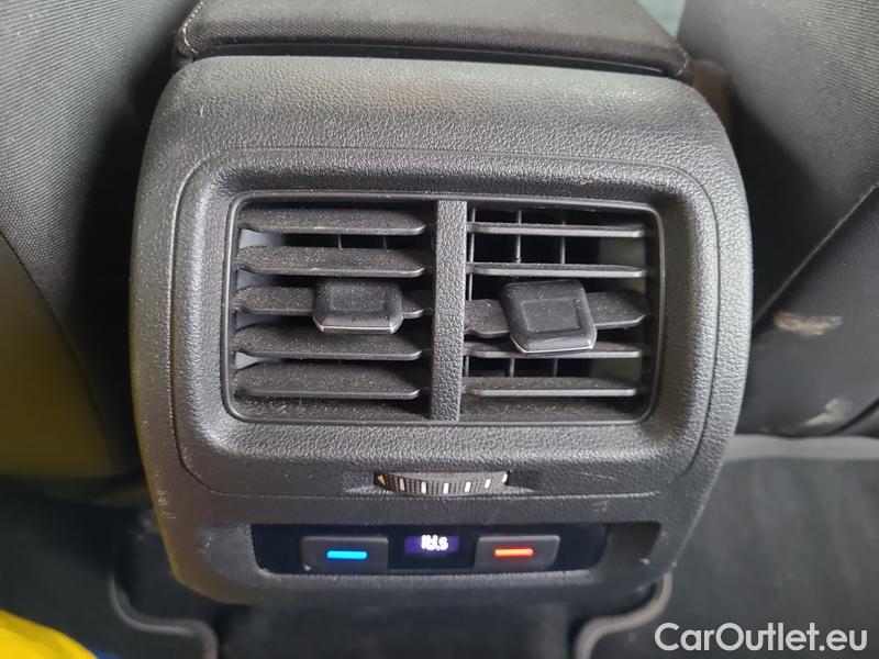  Volkswagen  Touran  (5T1)(2015)- Volkswagen  1.5TSI 110 Marat.Edt.AT #23