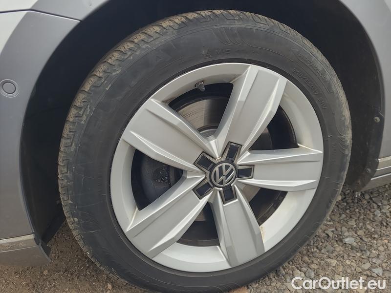 Volkswagen  Passat  Variant (CB5) (2019) Pas.Var.2.0TDI 110 Elegance #37