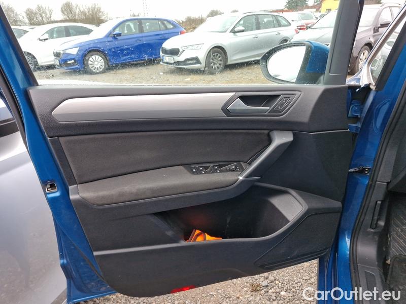  Volkswagen  Touran  (5T1)(2015)- Volkswagen  1.5TSI 110 Marat.Edt.AT #25