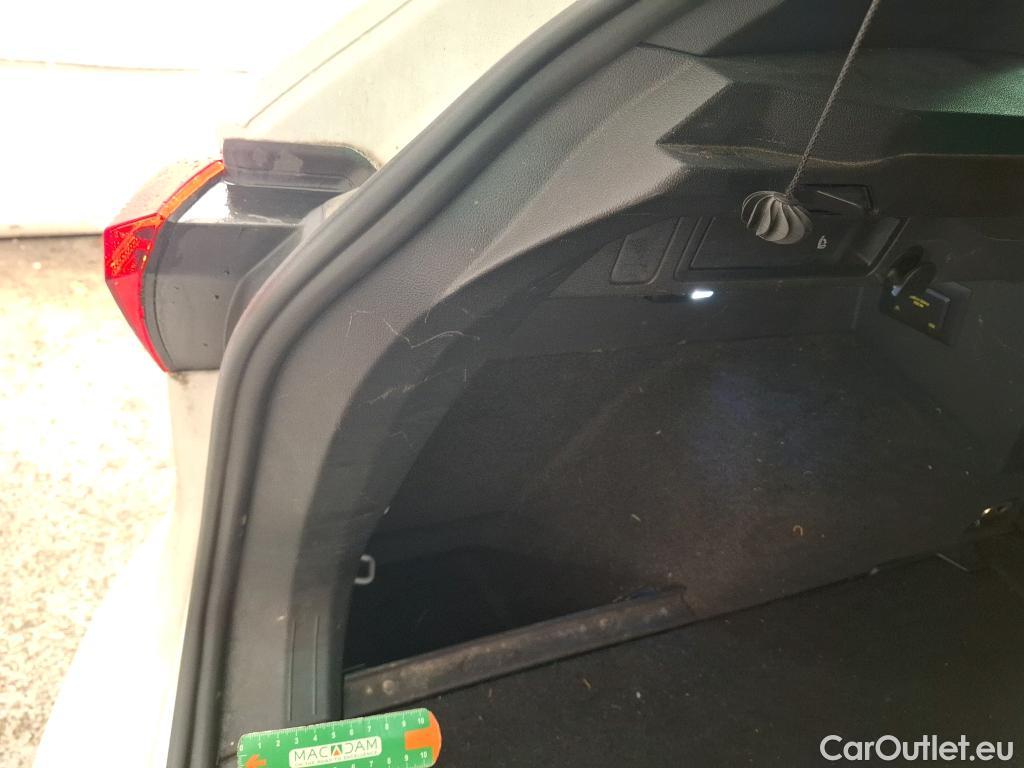  Volkswagen  Tiguan VOLKSWAGEN  / 2020 / 5P / SUV 2.0 TDI 200 DSG7 R-Line Exclusive 4Mo #11