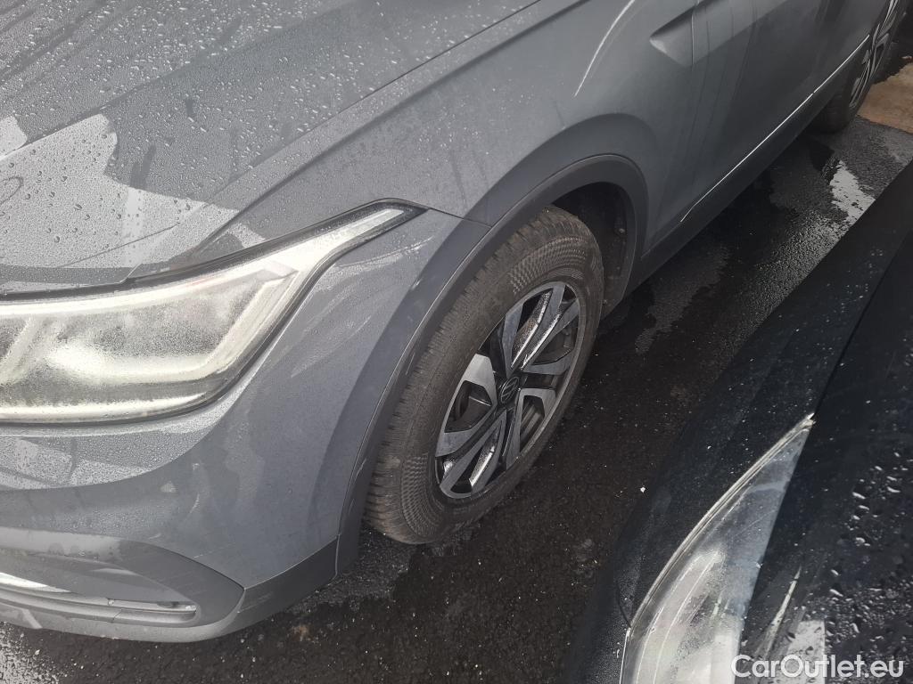  Volkswagen  Tiguan VOLKSWAGEN  / 2020 / 5P / SUV 2.0 TDI 150 BVM6 Active(SP) #52