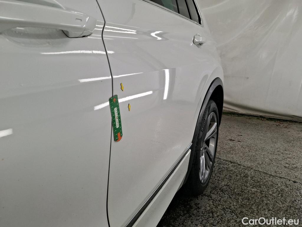  Volkswagen  Tiguan VOLKSWAGEN  / 2020 / 5P / SUV 2.0 TDI 200 DSG7 R-Line Exclusive 4Mo #18