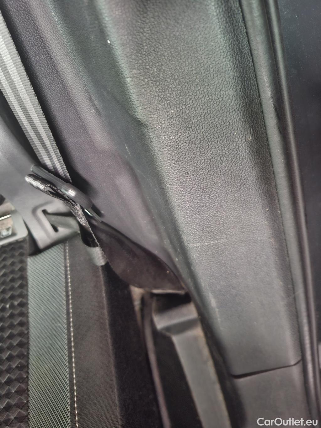  Volkswagen  Tiguan VOLKSWAGEN  / 2020 / 5P / SUV 2.0 TDI 150 BVM6 Active(SP) #48