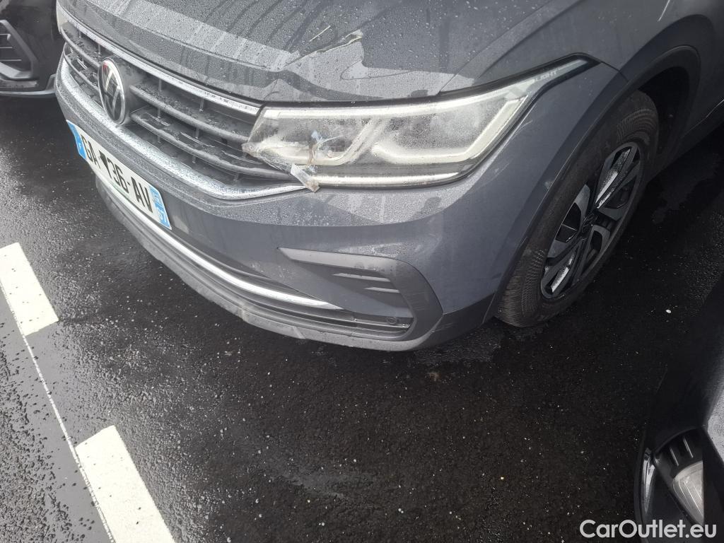  Volkswagen  Tiguan VOLKSWAGEN  / 2020 / 5P / SUV 2.0 TDI 150 BVM6 Active(SP) #53