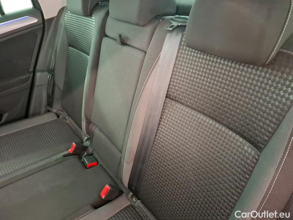  Volkswagen  Tiguan VOLKSWAGEN  / 2020 / 5P / SUV 2.0 TDI 150 BVM6 Active(SP) #41