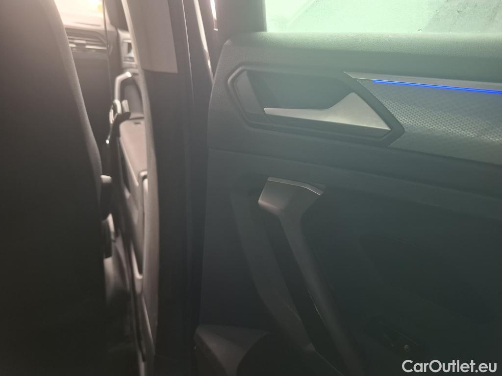  Volkswagen  Tiguan VOLKSWAGEN  / 2020 / 5P / SUV 2.0 TDI 150 BVM6 Active(SP) #45