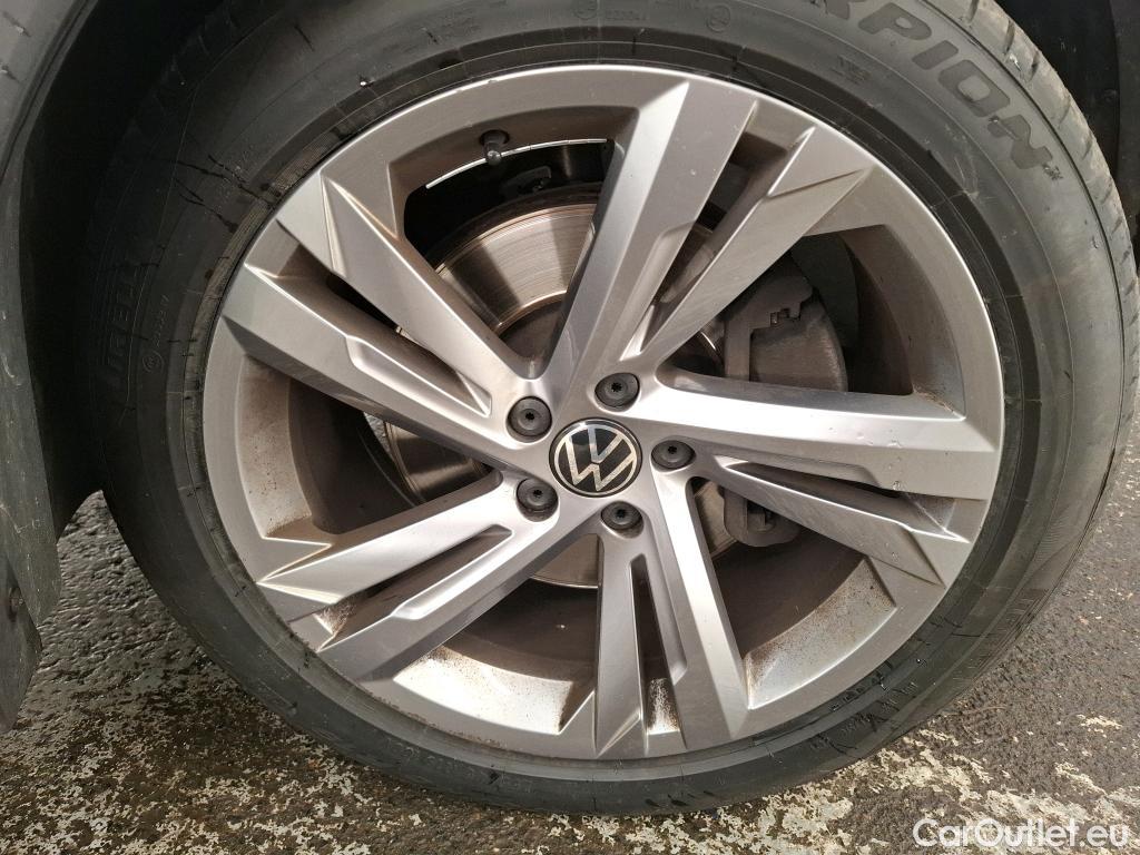  Volkswagen  Tiguan VOLKSWAGEN  / 2020 / 5P / SUV 2.0 TDI 200 DSG7 R-Line Exclusive 4Mo #9