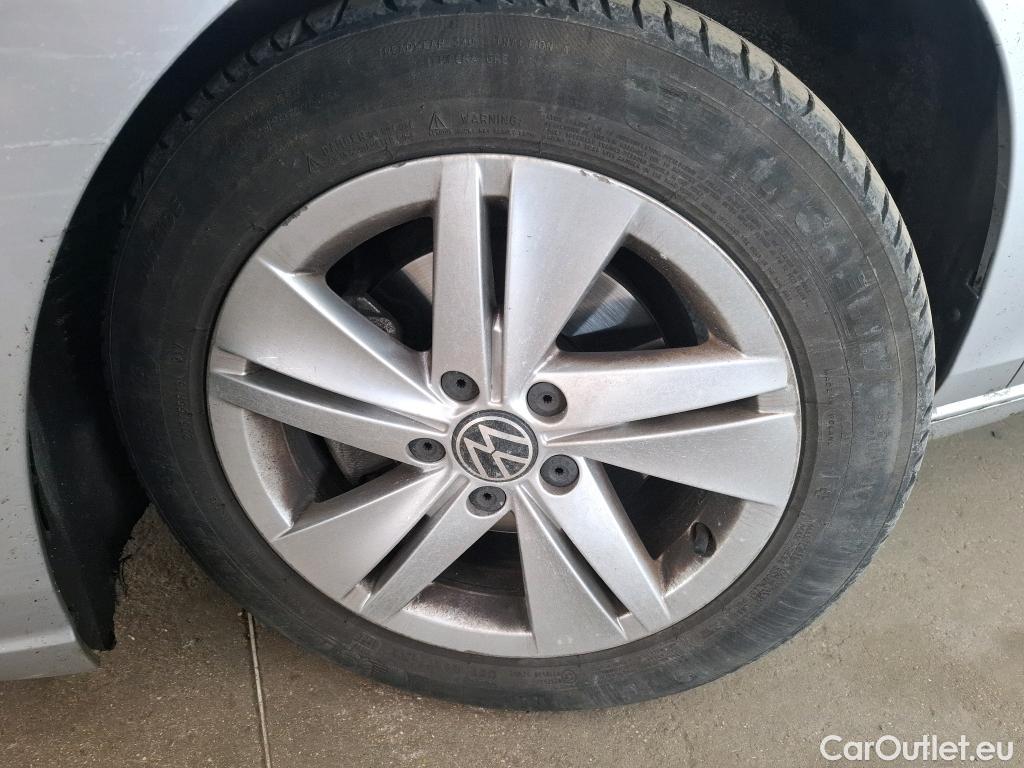  Volkswagen  Golf  VOLKSWAGEN / 2020 / 5P / Berline 1.0 eTSI OPF 110 DSG7 Life Business #17