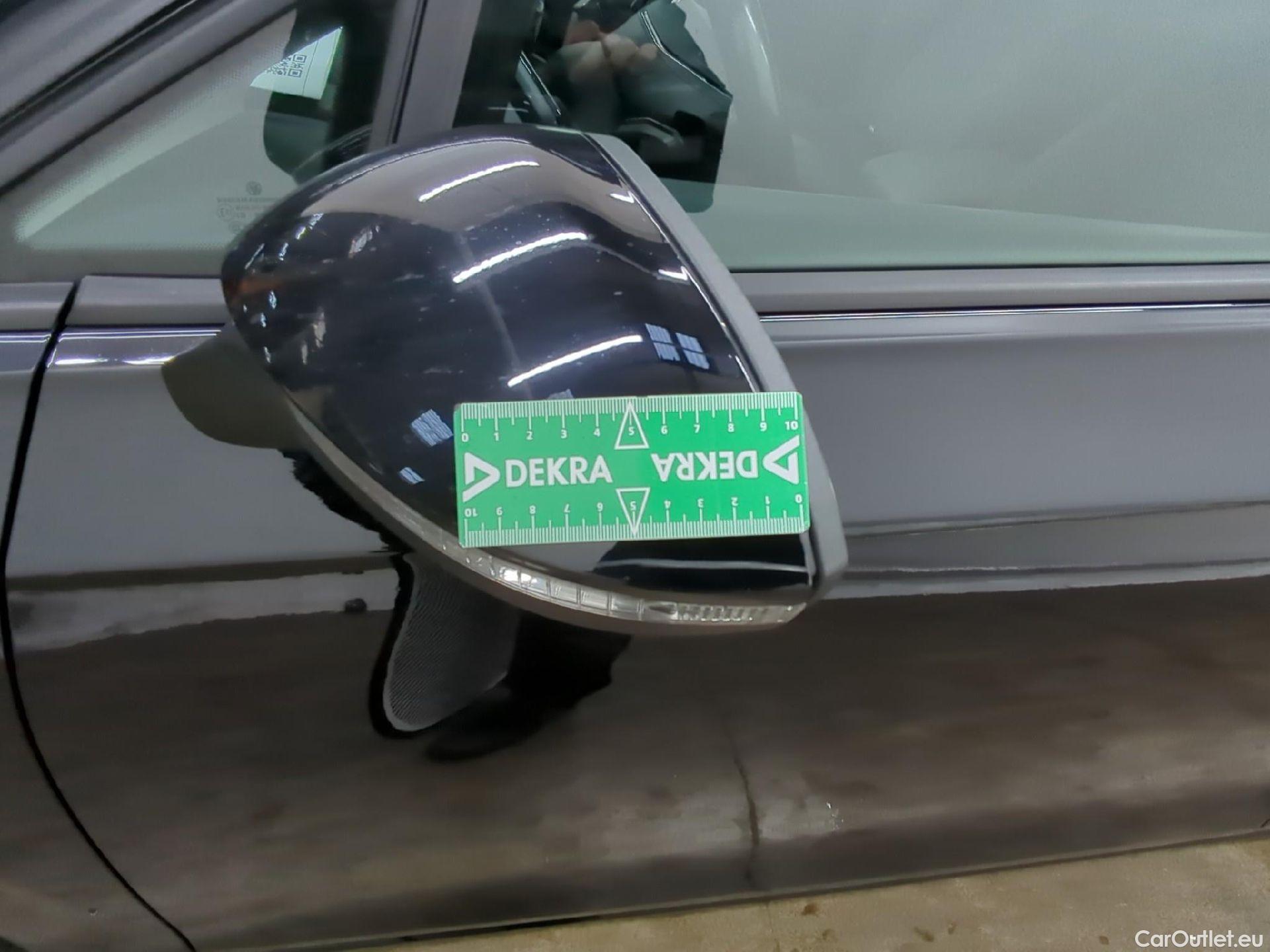  Volkswagen  Golf  VOLKSWAGEN / 2020 / 5P / Berline 2.0 TDI SCR 115 DSG7 Life Busi #27