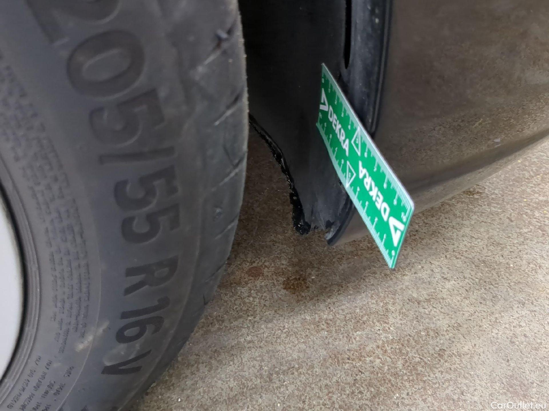  Volkswagen  Golf  VOLKSWAGEN / 2020 / 5P / Berline 2.0 TDI SCR 115 DSG7 Life Busi #10