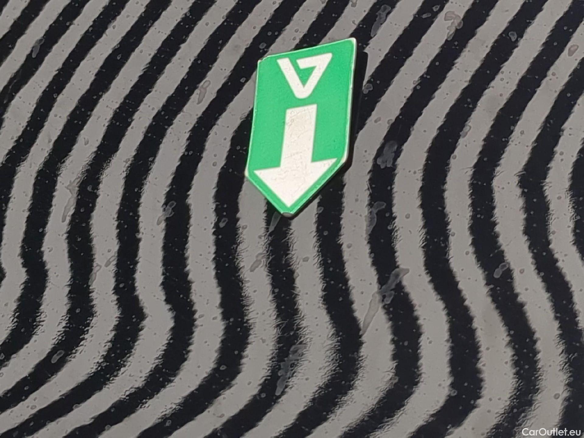  Volkswagen  Golf  VOLKSWAGEN / 2020 / 5P / Berline 2.0 TDI SCR 115 DSG7 Life Busi #31