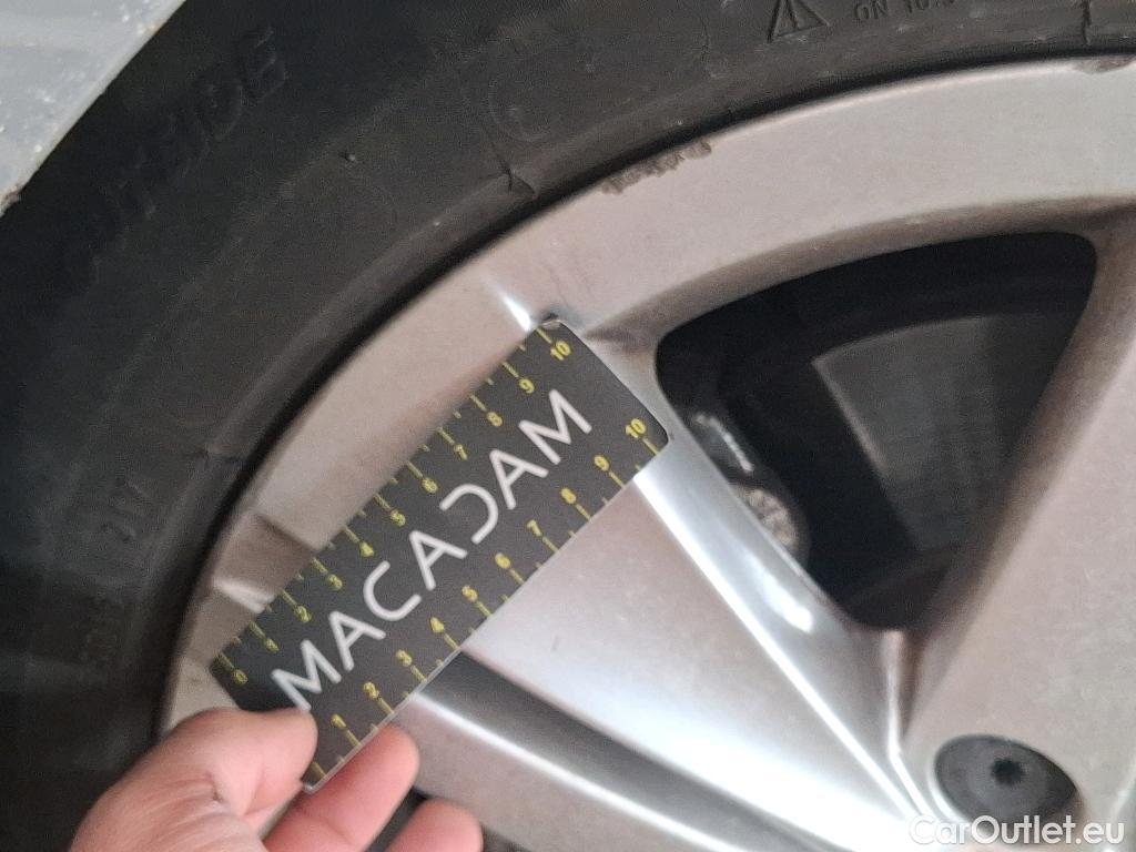  Volkswagen  Golf  VOLKSWAGEN / 2020 / 5P / Berline 1.0 eTSI OPF 110 DSG7 Life Business #25