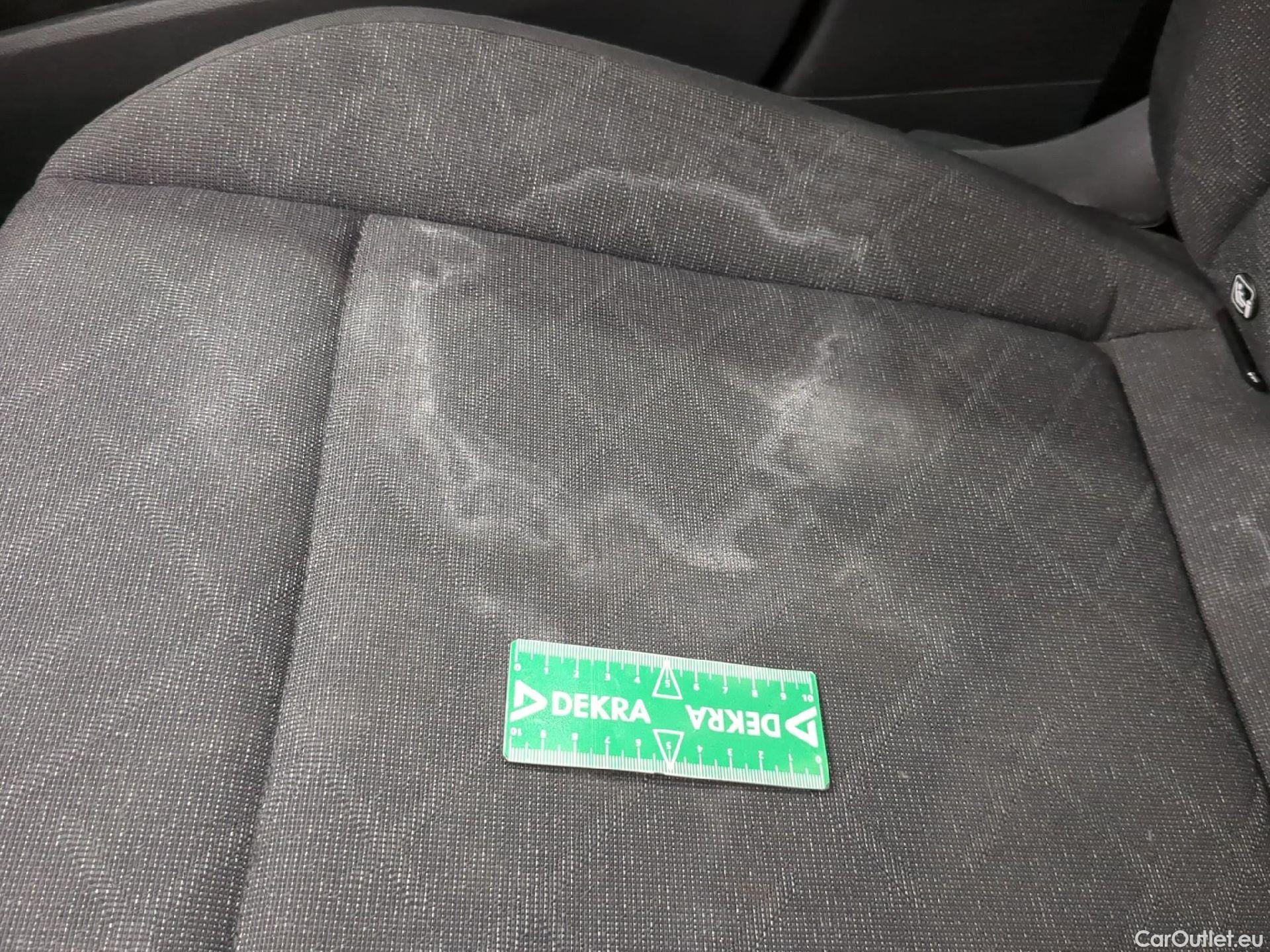  Volkswagen  Golf  VOLKSWAGEN / 2020 / 5P / Berline 2.0 TDI SCR 115 DSG7 Life Busi #4