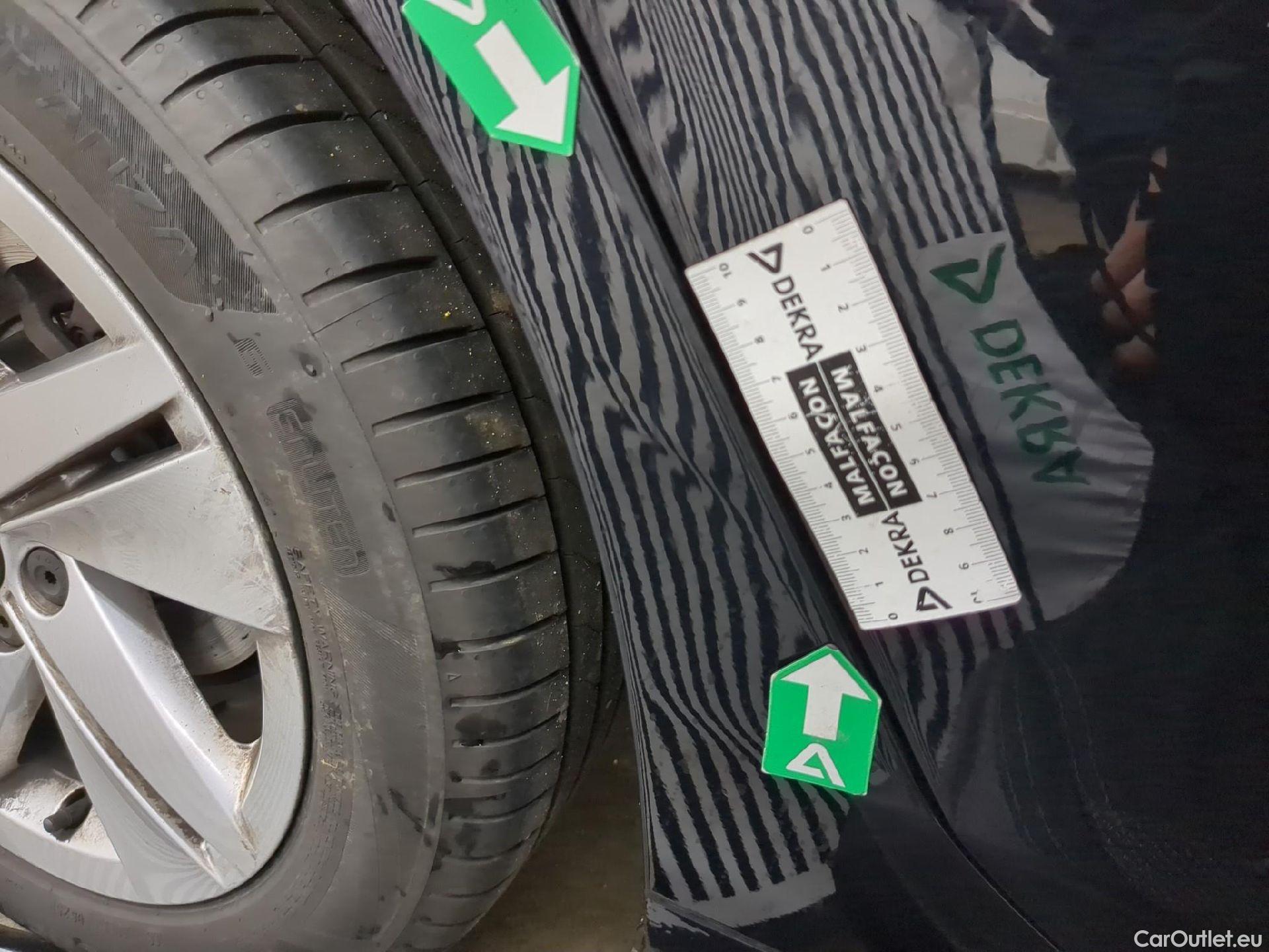  Volkswagen  Golf  VOLKSWAGEN / 2020 / 5P / Berline 2.0 TDI SCR 115 DSG7 Life Busi #13