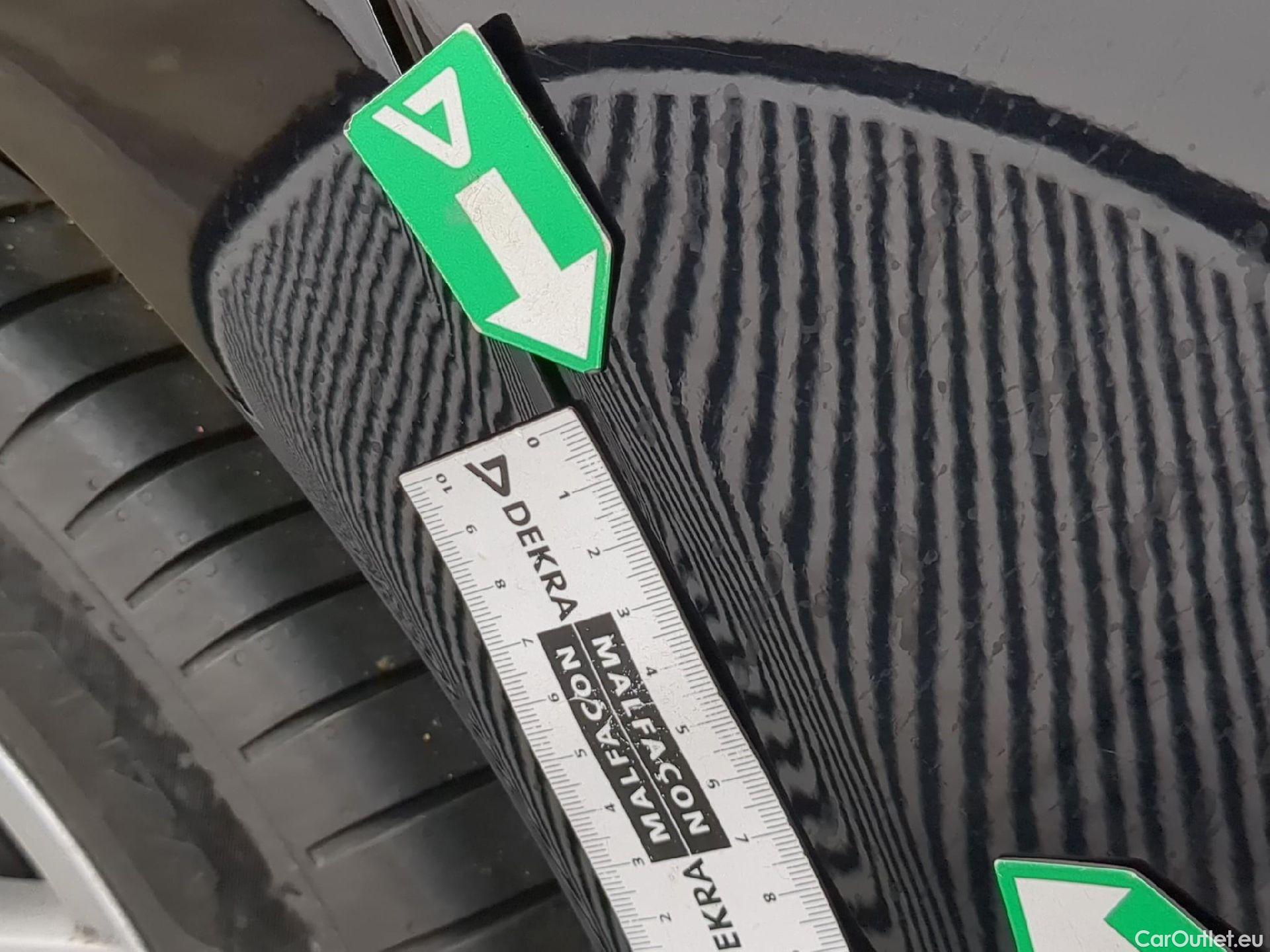  Volkswagen  Golf  VOLKSWAGEN / 2020 / 5P / Berline 2.0 TDI SCR 115 DSG7 Life Busi #15