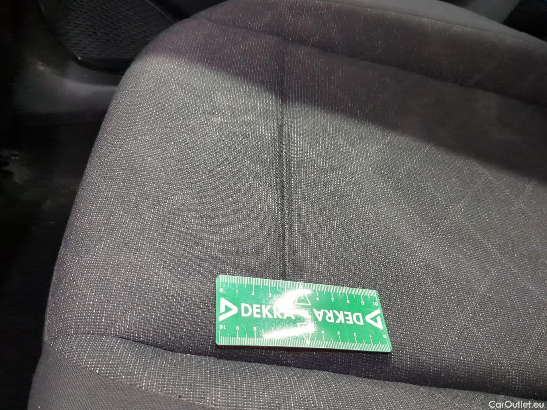  Volkswagen  Golf  VOLKSWAGEN / 2020 / 5P / Berline 2.0 TDI SCR 115 DSG7 Life Busi #1