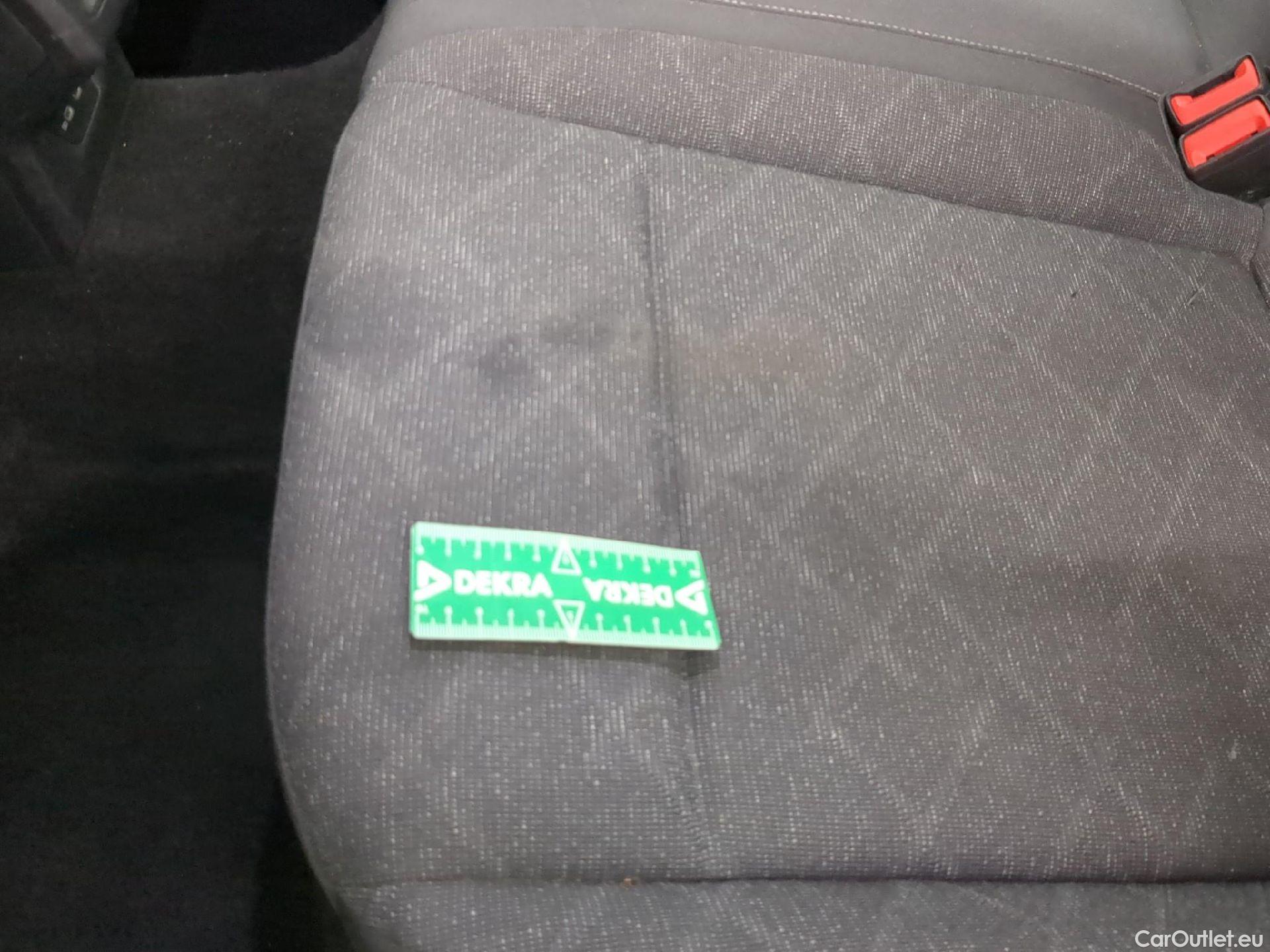  Volkswagen  Golf  VOLKSWAGEN / 2020 / 5P / Berline 2.0 TDI SCR 115 DSG7 Life Busi #8