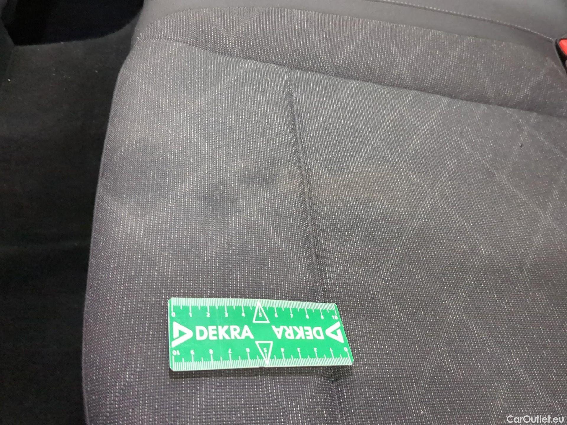  Volkswagen  Golf  VOLKSWAGEN / 2020 / 5P / Berline 2.0 TDI SCR 115 DSG7 Life Busi #3