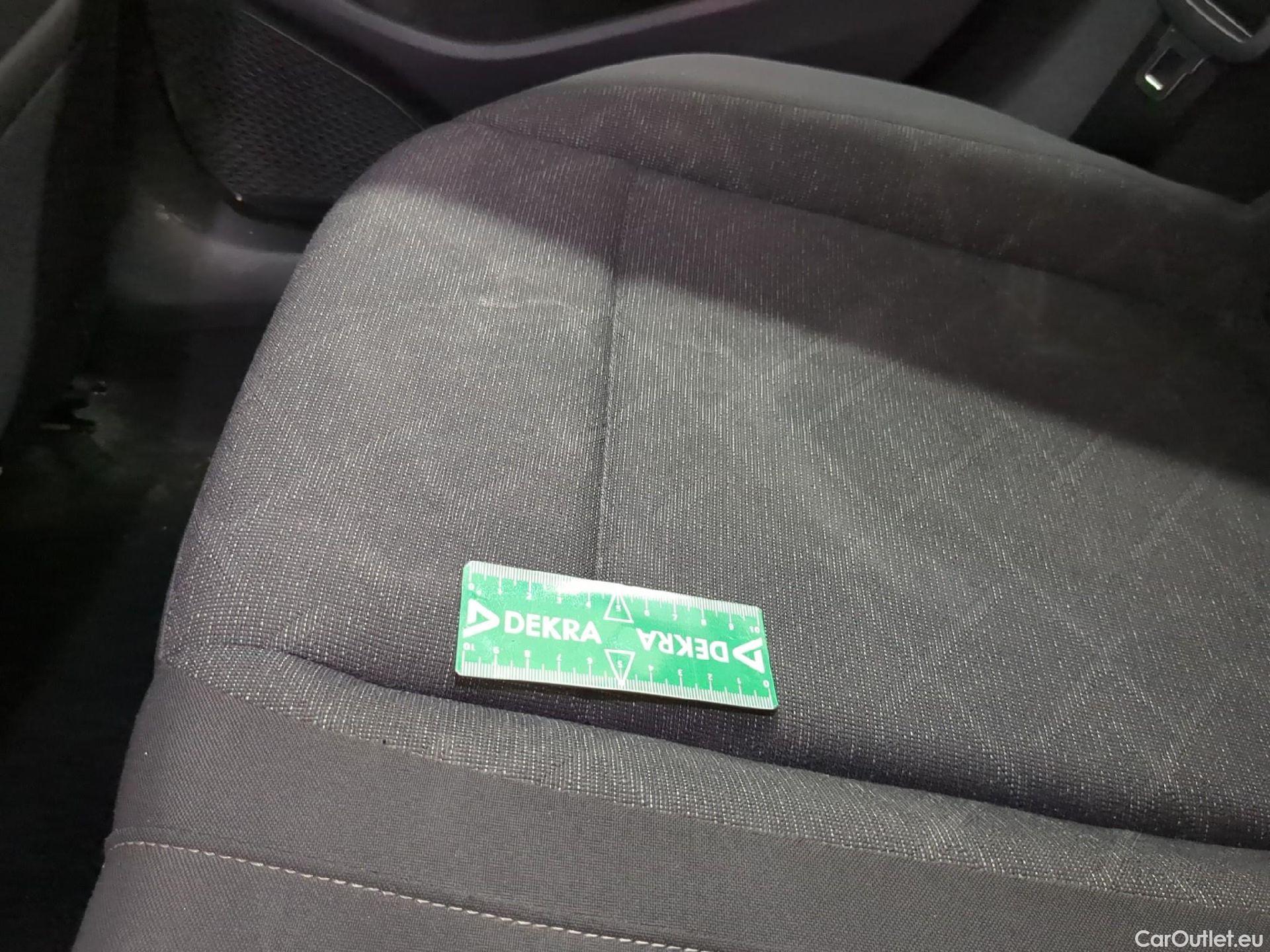  Volkswagen  Golf  VOLKSWAGEN / 2020 / 5P / Berline 2.0 TDI SCR 115 DSG7 Life Busi #5