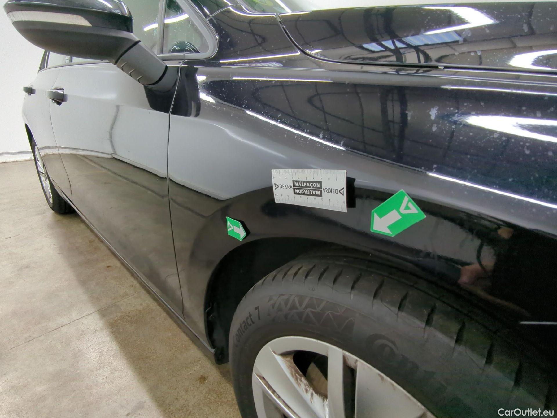  Volkswagen  Golf  VOLKSWAGEN / 2020 / 5P / Berline 2.0 TDI SCR 115 DSG7 Life Busi #18