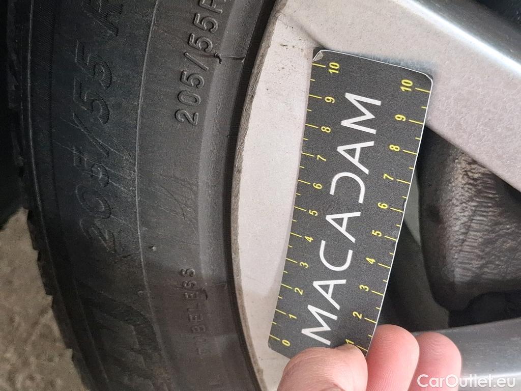  Volkswagen  Golf  VOLKSWAGEN / 2020 / 5P / Berline 1.0 eTSI OPF 110 DSG7 Life Business #24