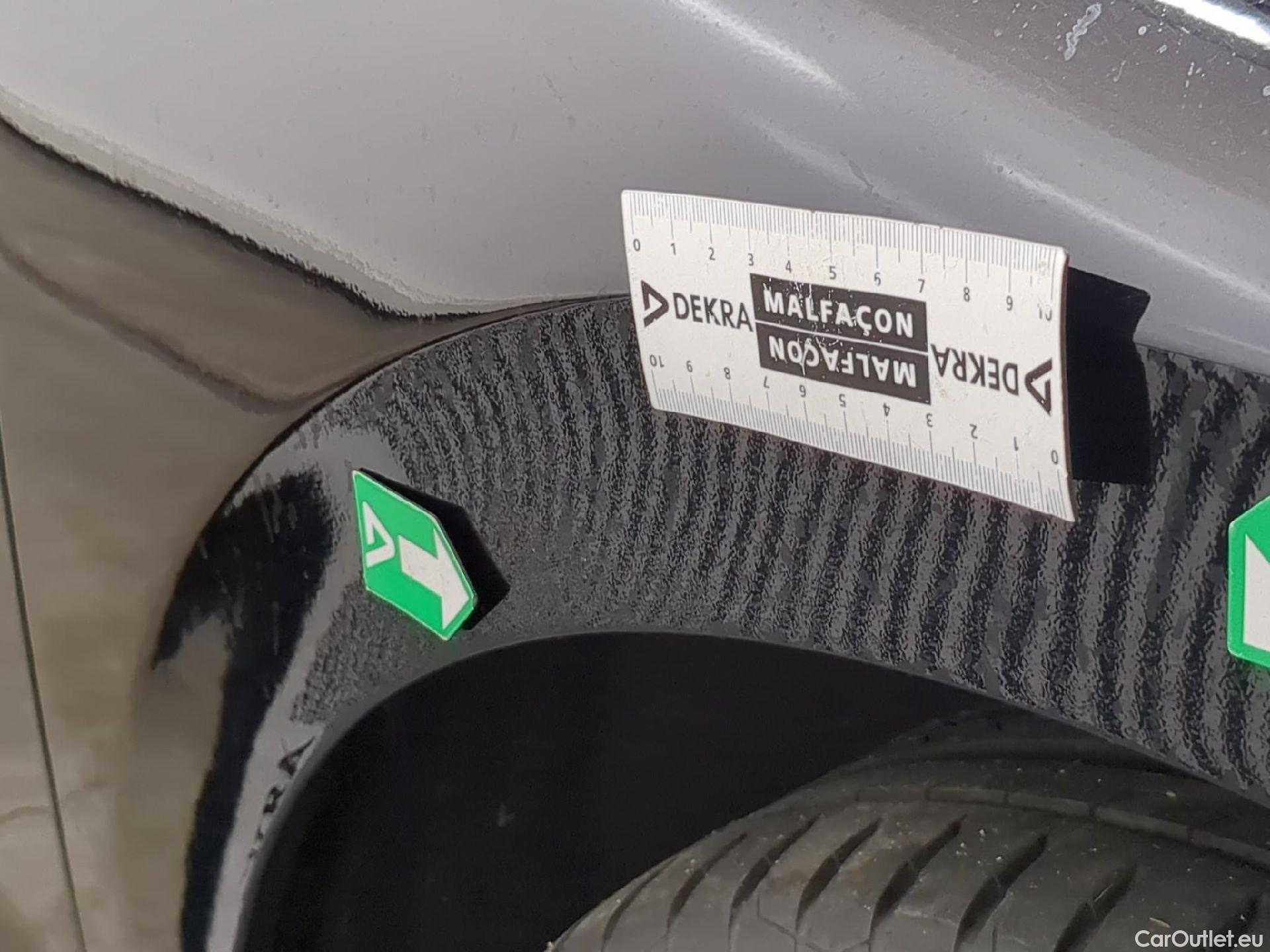  Volkswagen  Golf  VOLKSWAGEN / 2020 / 5P / Berline 2.0 TDI SCR 115 DSG7 Life Busi #19