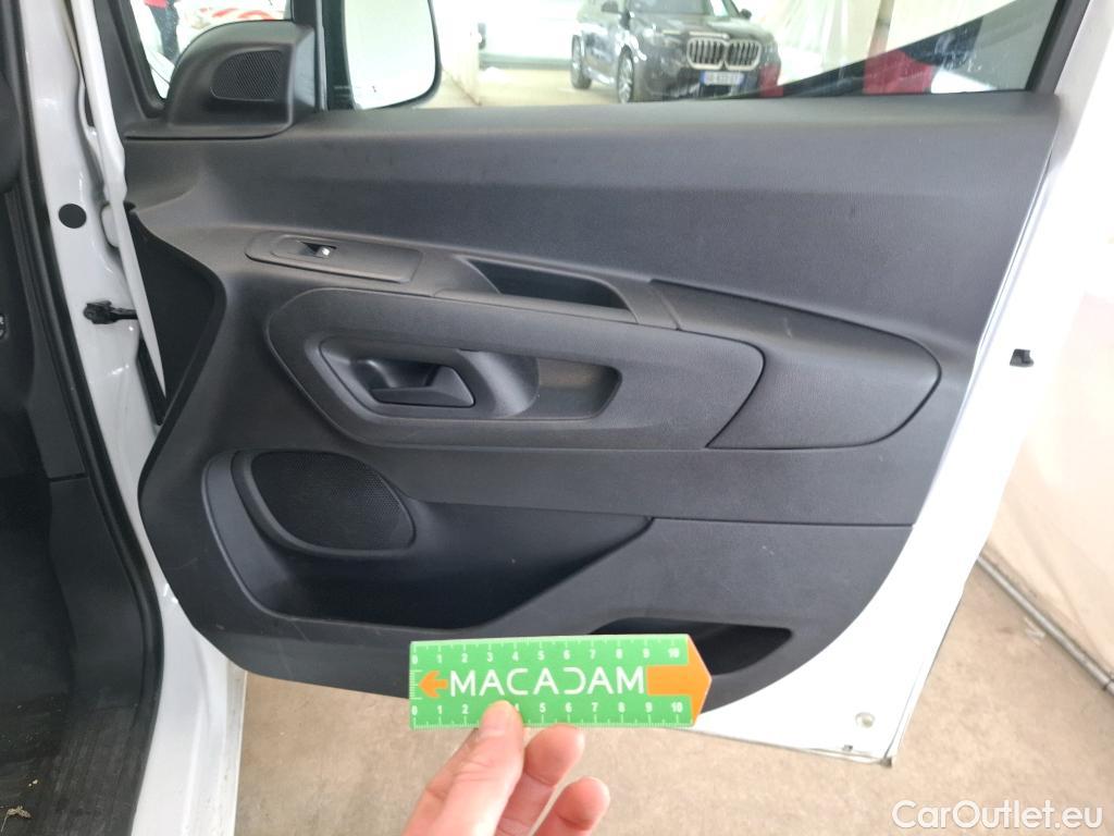  Citroen  Berlingo CITROEN  / 2018 / 4P / Fourgonnette M 1000kg BlueHDi 130 S&S EAT8 Club #6