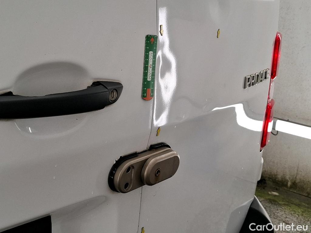  Toyota  Proace TOYOTA  / 2016 / 4P / Fourgon tôlé 2.0 D LONG 120 D-4D BUSINESS #10