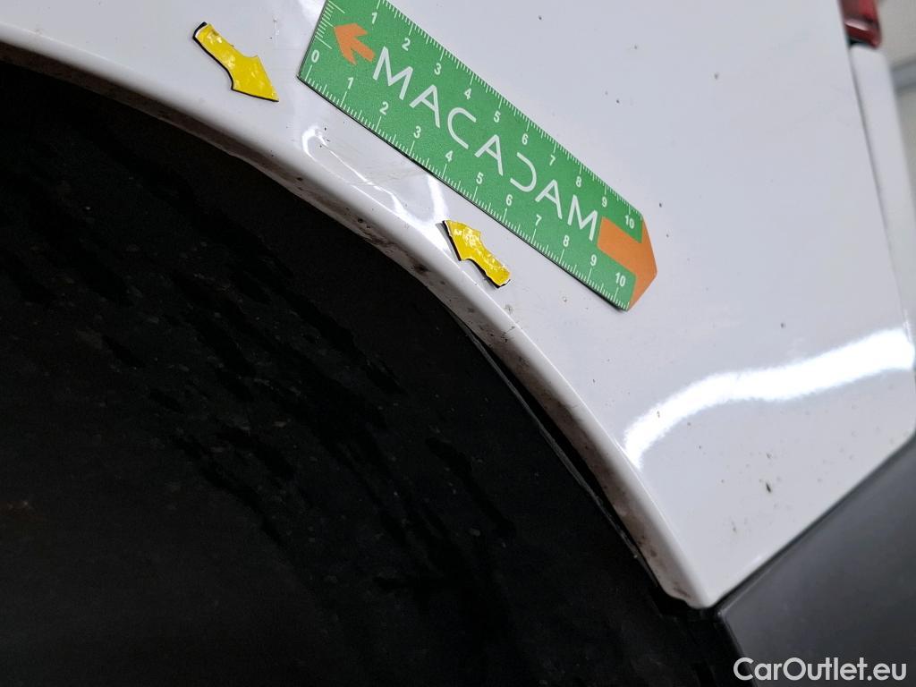  Citroen  Berlingo CITROEN  / 2018 / 4P / Fourgonnette M 1000kg BlueHDi 130 S&S EAT8 Club #16