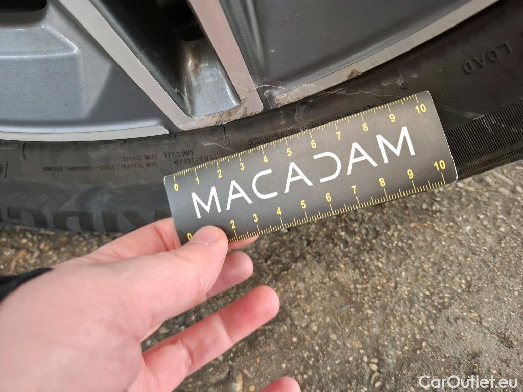  Mercedes  G-Klasee MERCEDES-BENZ GLC / 2019 / 5P / SUV 2.0 GLC 300 E AMG LINE 4MATIC #25