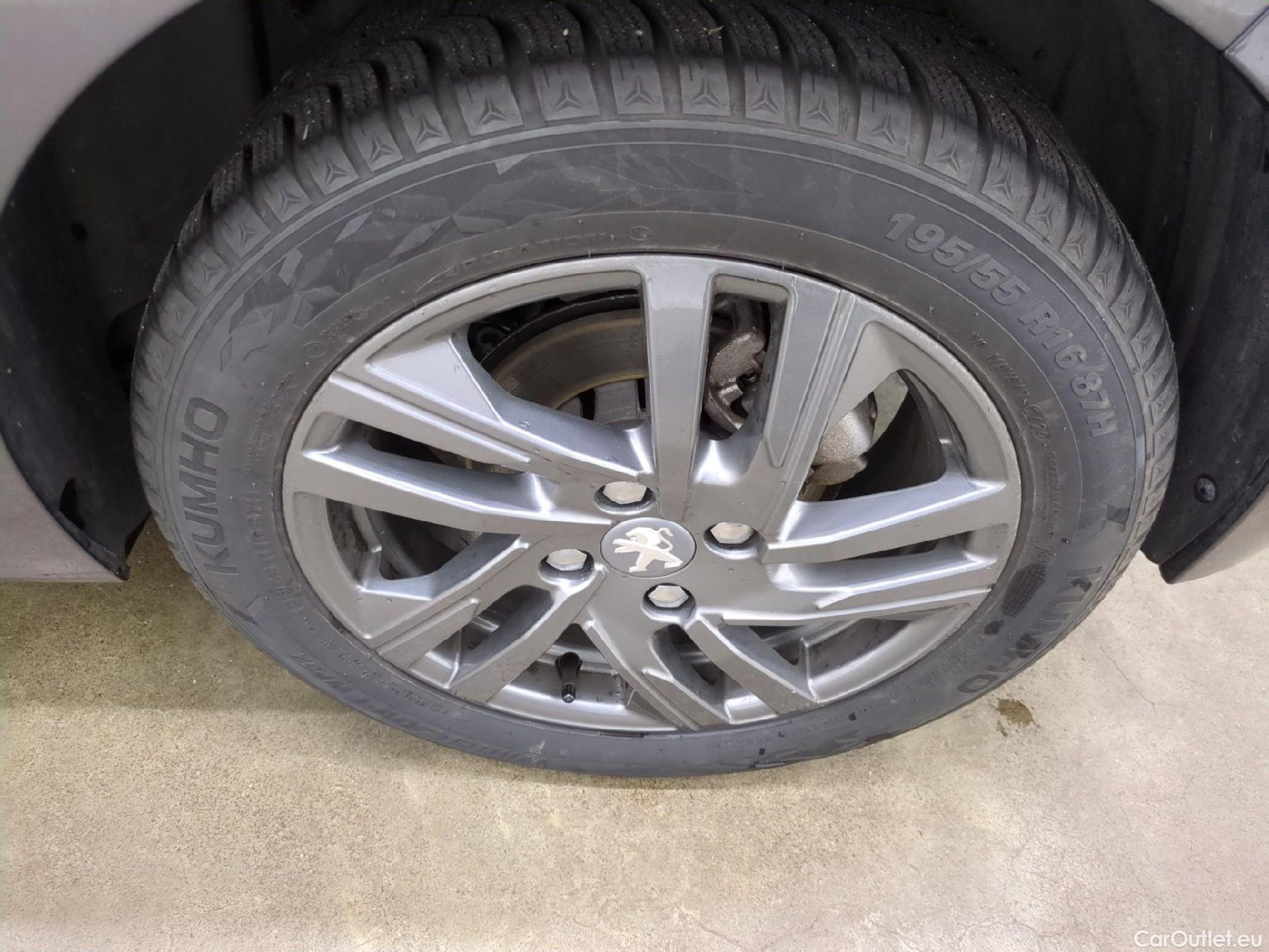  Peugeot  208  Style 1.5 HDi 100CV BVM6 E6d #19