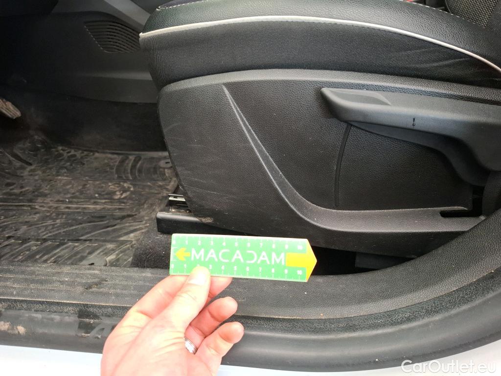  Renault  Captur RENAULT  / 2019 / 5P / SUV Intens TCe 140 EDC FAP -21 #91