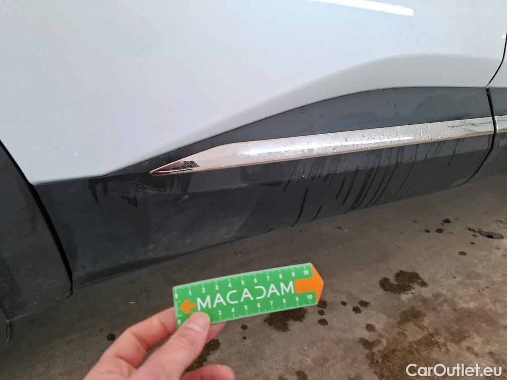  Renault  Captur RENAULT  / 2019 / 5P / SUV Intens TCe 140 EDC FAP -21 #77