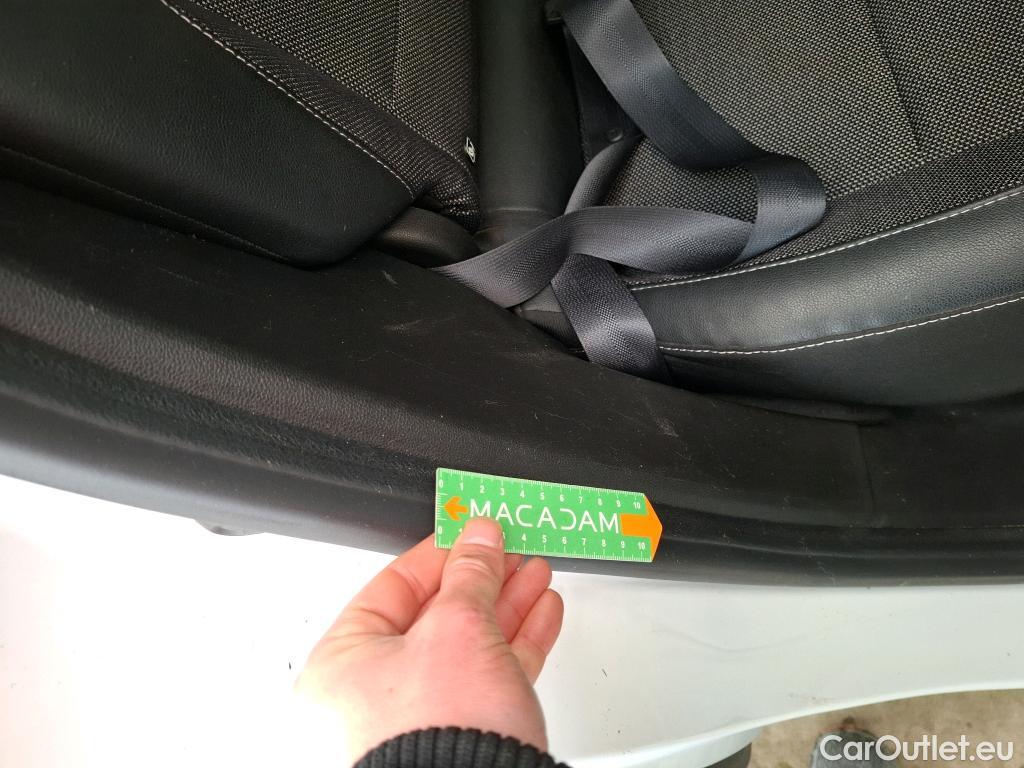  Renault  Captur RENAULT  / 2019 / 5P / SUV Intens TCe 140 EDC FAP -21 #45