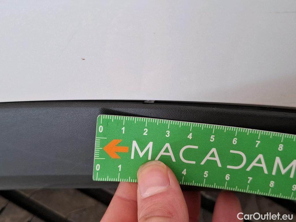  Renault  Captur RENAULT  / 2019 / 5P / SUV Intens TCe 140 EDC FAP -21 #95