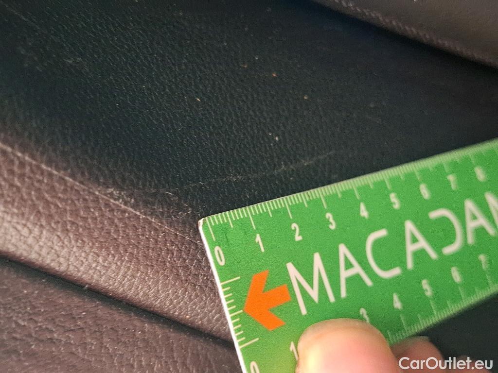  Renault  Captur RENAULT  / 2019 / 5P / SUV Intens TCe 140 EDC FAP -21 #47