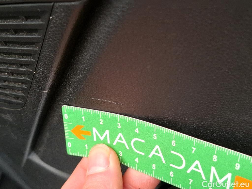  Renault  Captur RENAULT  / 2019 / 5P / SUV Intens TCe 140 EDC FAP -21 #44