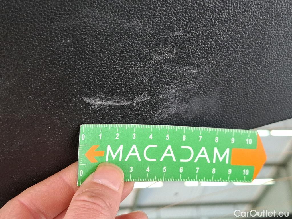  Renault  Captur RENAULT  / 2019 / 5P / SUV Intens TCe 140 EDC FAP -21 #55