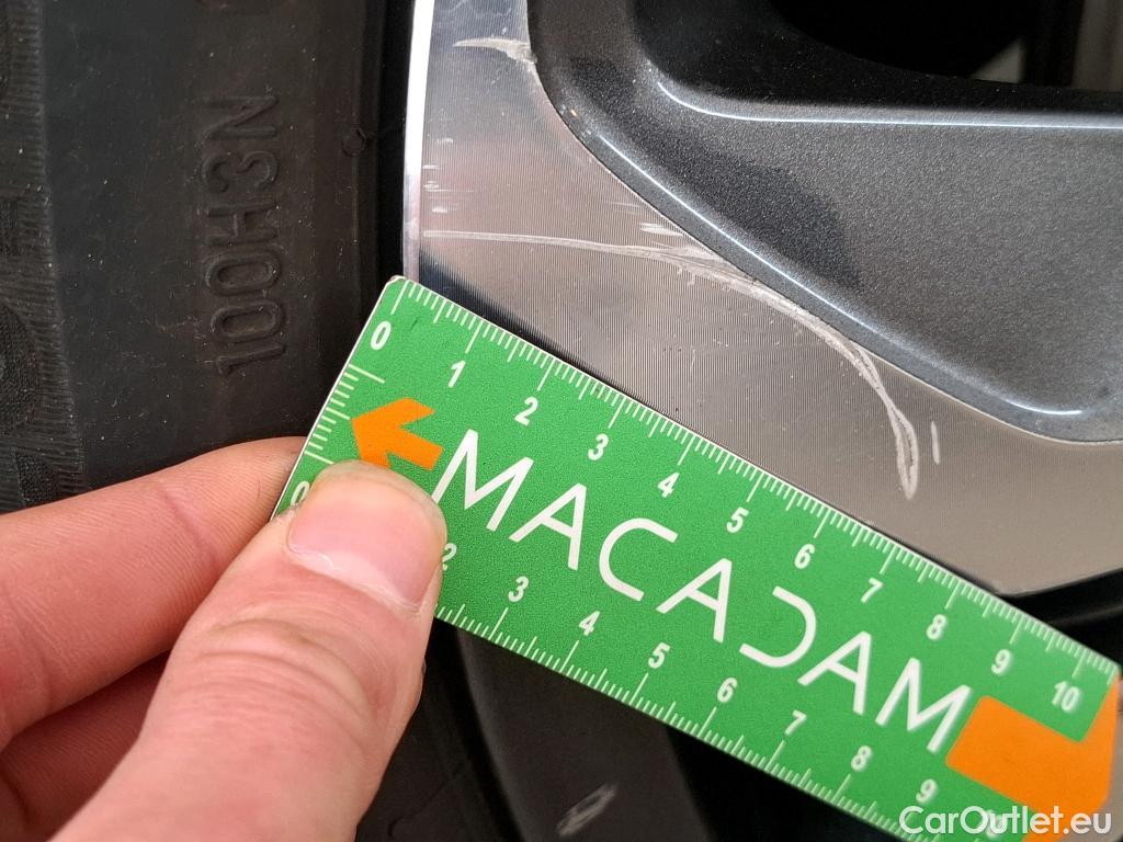  Renault  Captur RENAULT  / 2019 / 5P / SUV Intens TCe 140 EDC FAP -21 #33