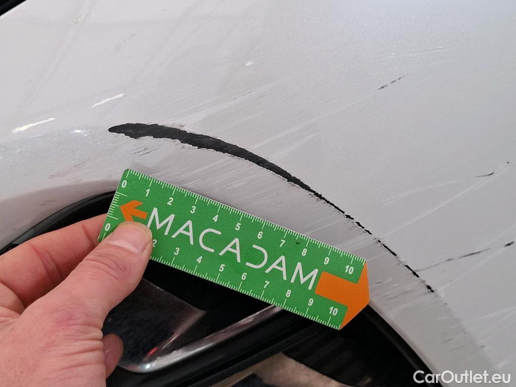  Renault  Captur RENAULT  / 2019 / 5P / SUV Intens TCe 140 EDC FAP -21 #24