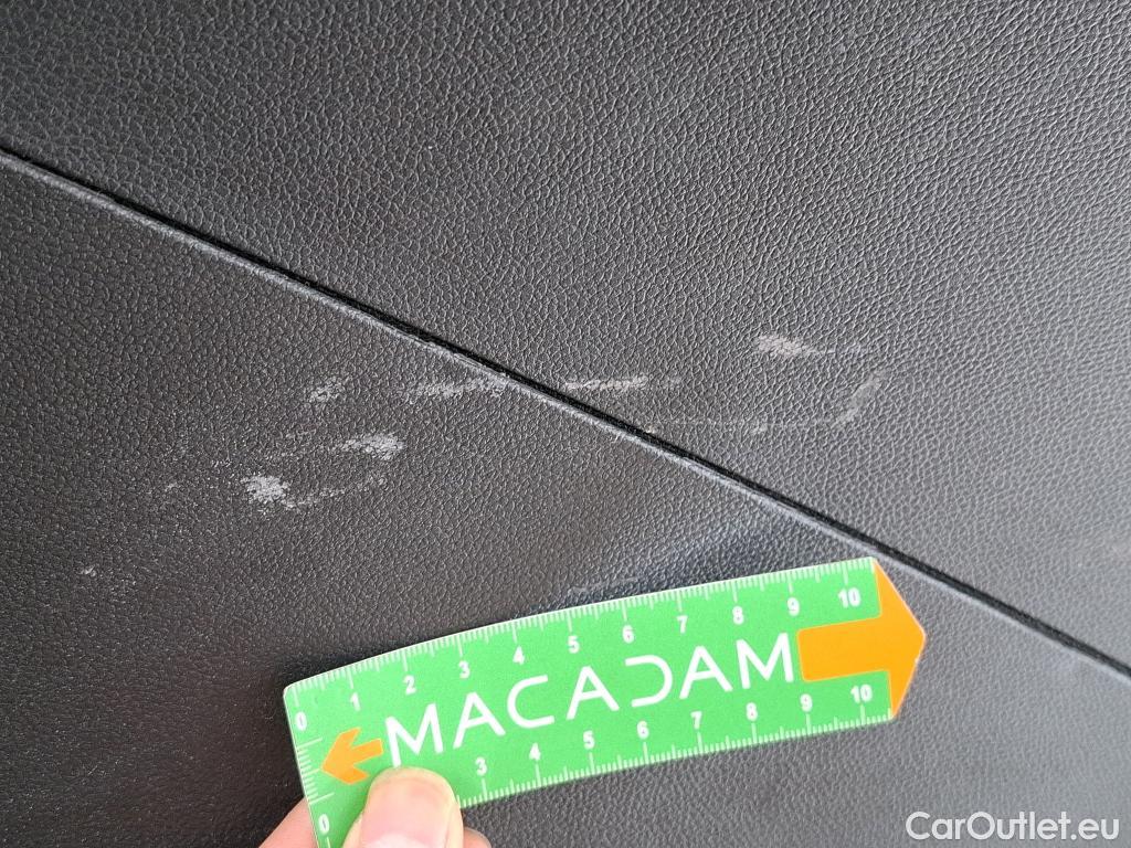  Renault  Captur RENAULT  / 2019 / 5P / SUV Intens TCe 140 EDC FAP -21 #60